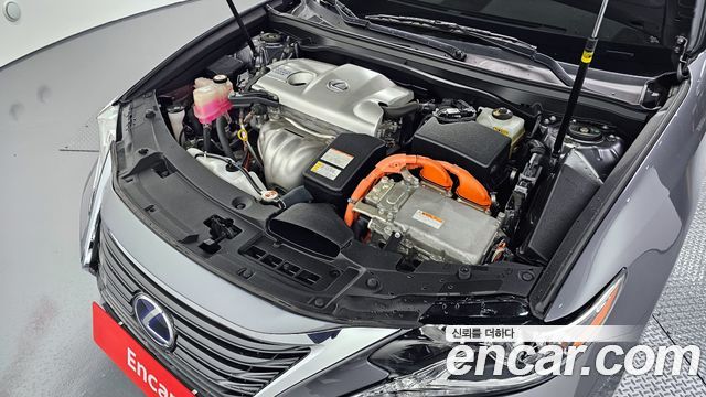 Лексус ES300h 2018 — миниатюра 6