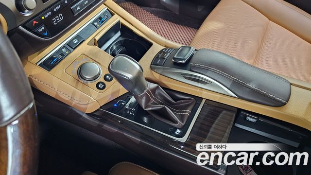Лексус ES300h 2018 — миниатюра 9