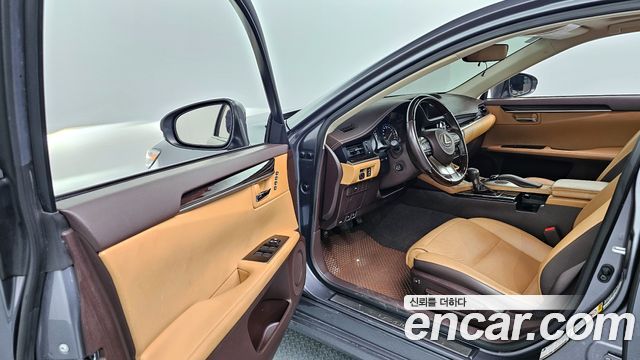 Лексус ES300h 2018 — миниатюра 10