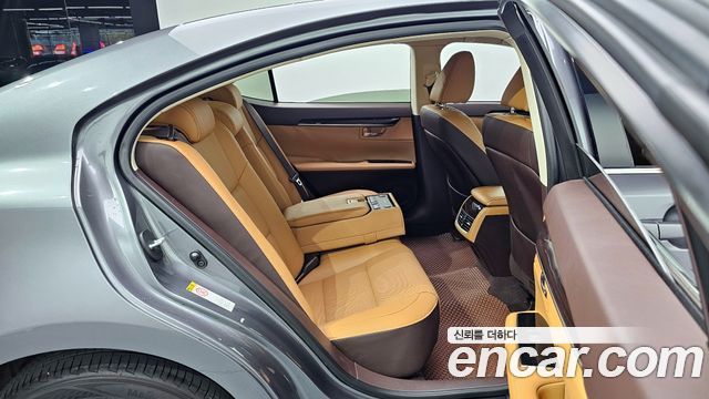 Лексус ES300h 2018 — миниатюра 11