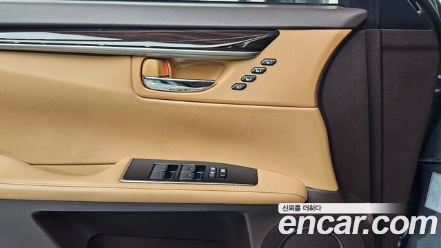 Лексус ES300h 2018 — миниатюра 14