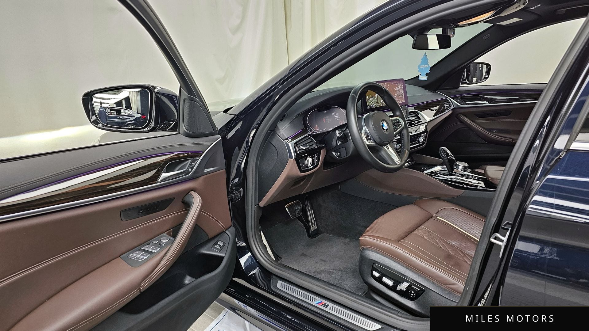 BMW 5 Series (G30) 2022 — миниатюра 10