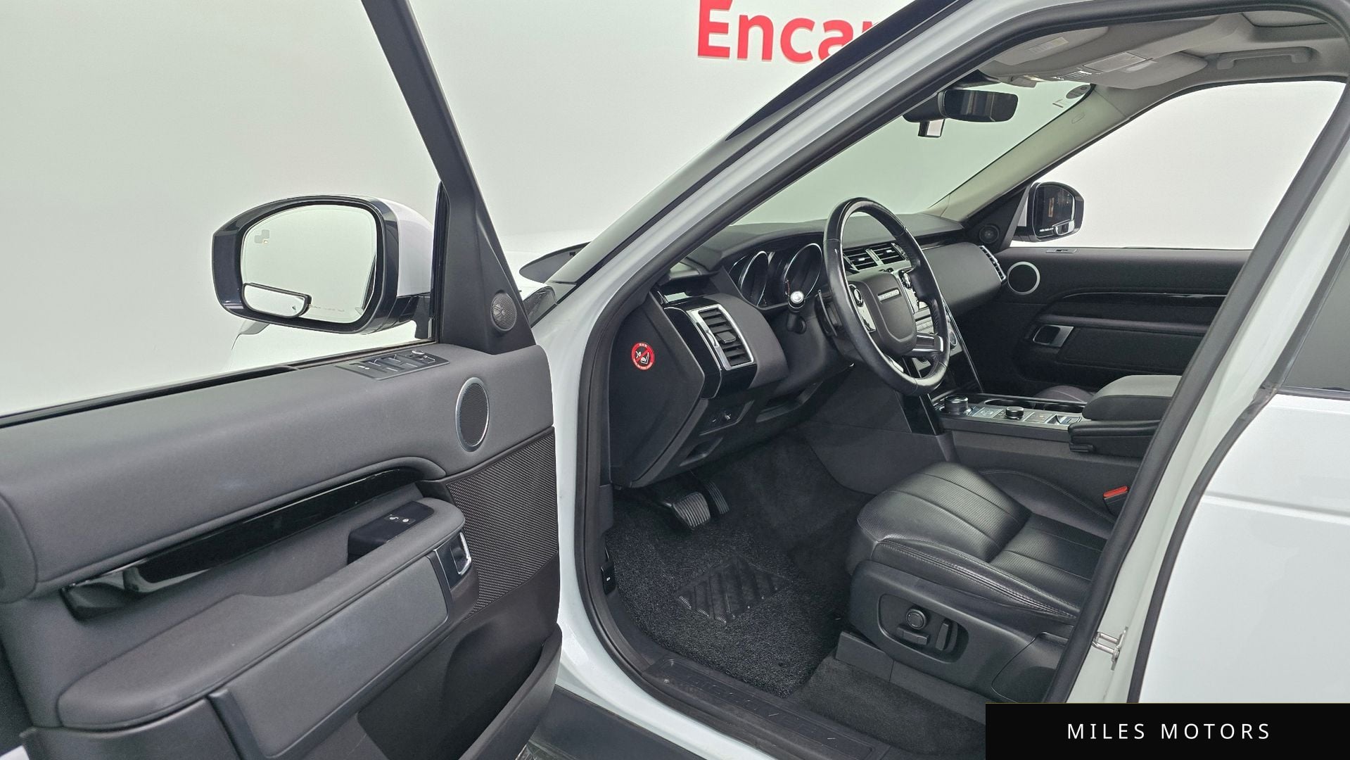 Land Rover Discovery 2019 — миниатюра 10