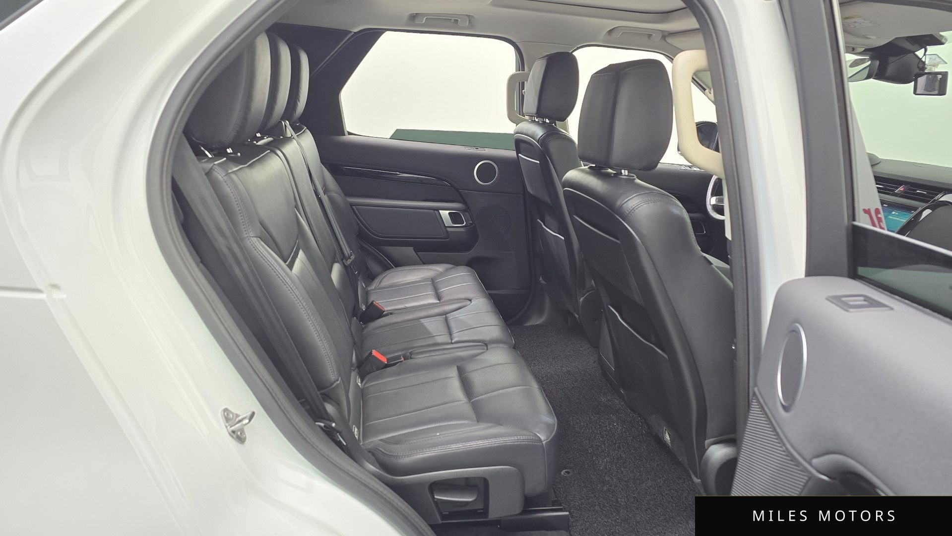 Land Rover Discovery 2019 — миниатюра 12