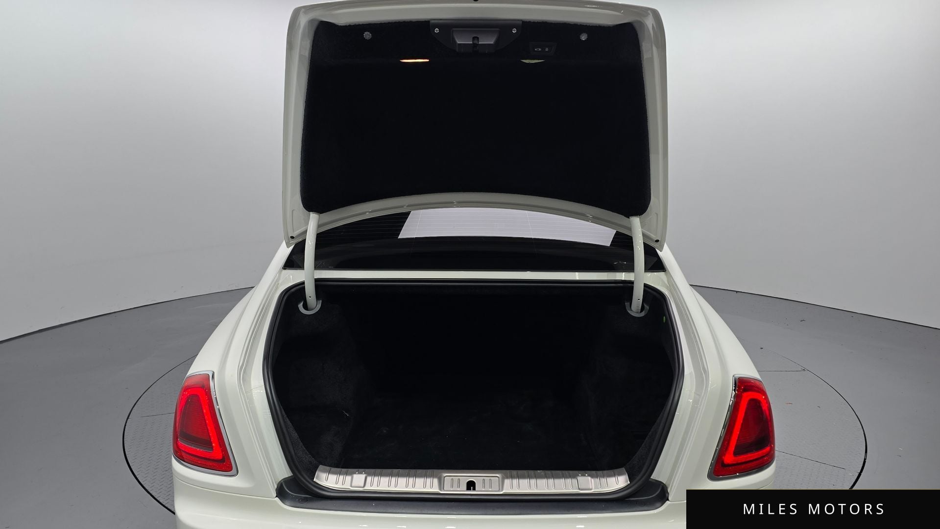 Rolls-Royce 고스트 2020 — миниатюра 20