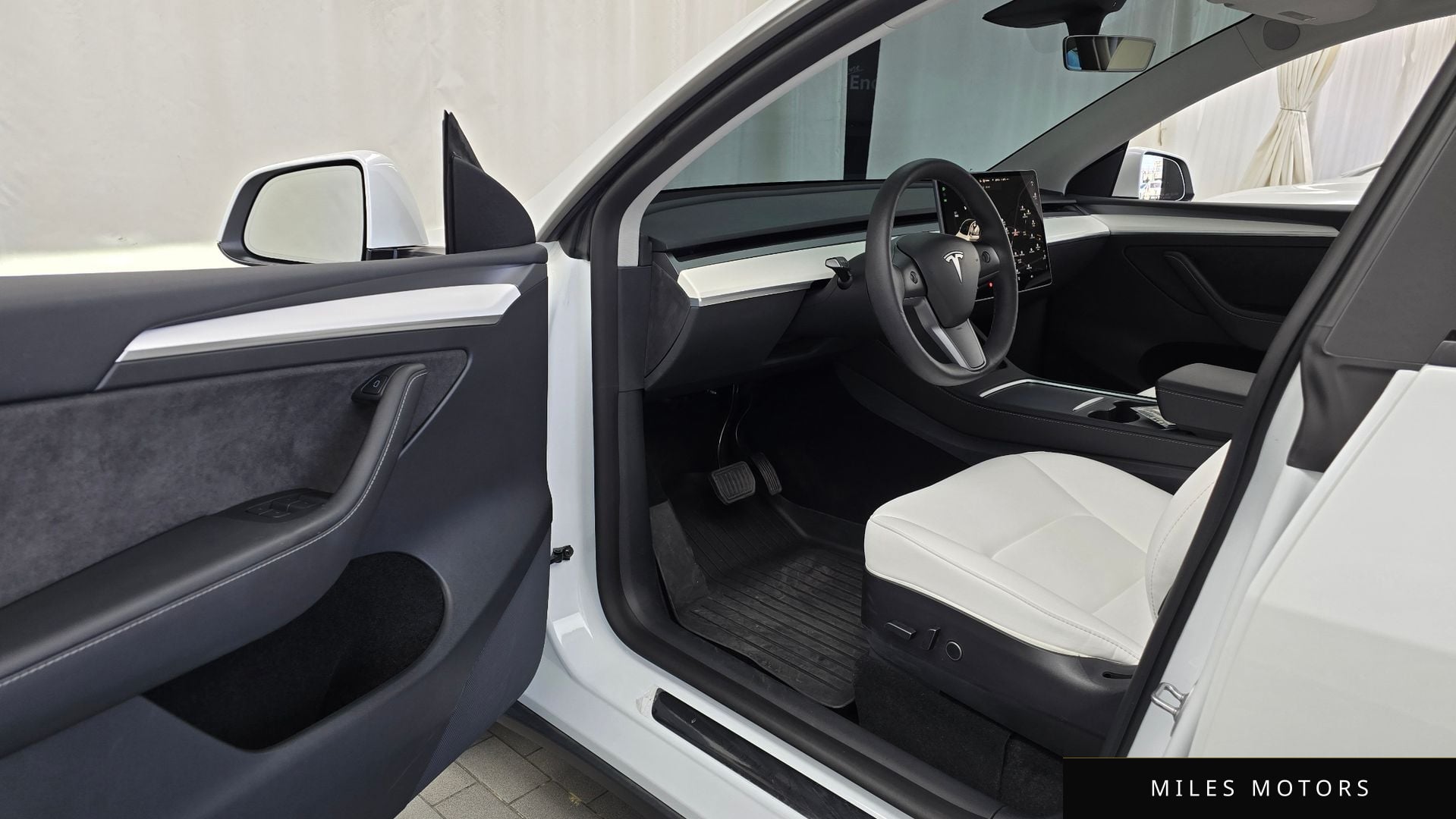 Tesla 모델 Y 2022 — миниатюра 10