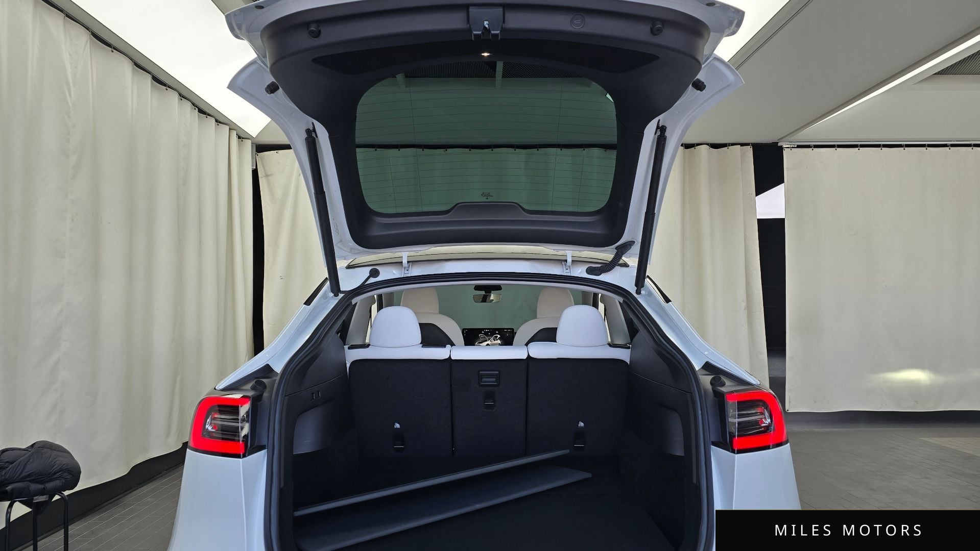 Tesla 모델 Y 2022 — миниатюра 20