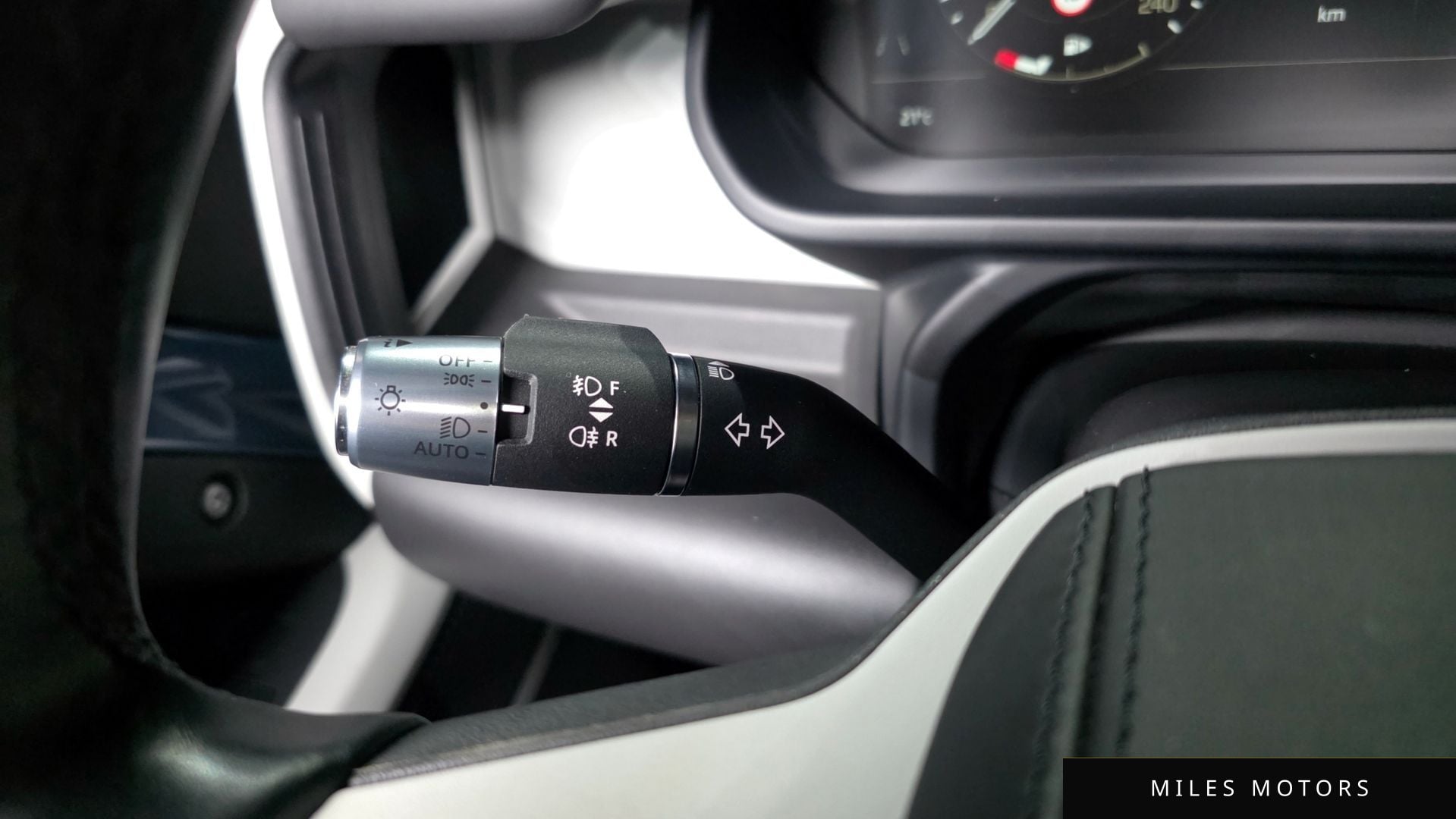 Land Rover 디펜더 (L663) 2022 — миниатюра 9