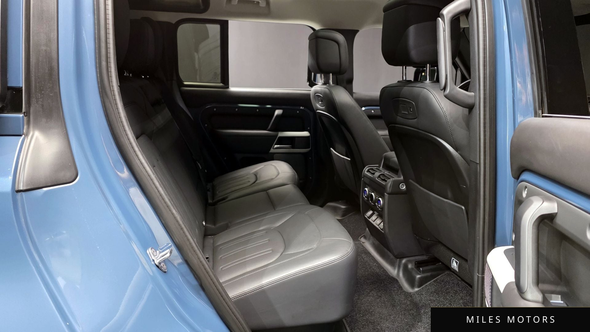 Land Rover 디펜더 (L663) 2022 — миниатюра 12