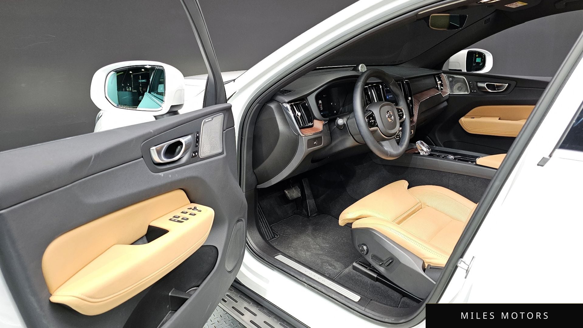 Volvo XC60 2023 — миниатюра 10