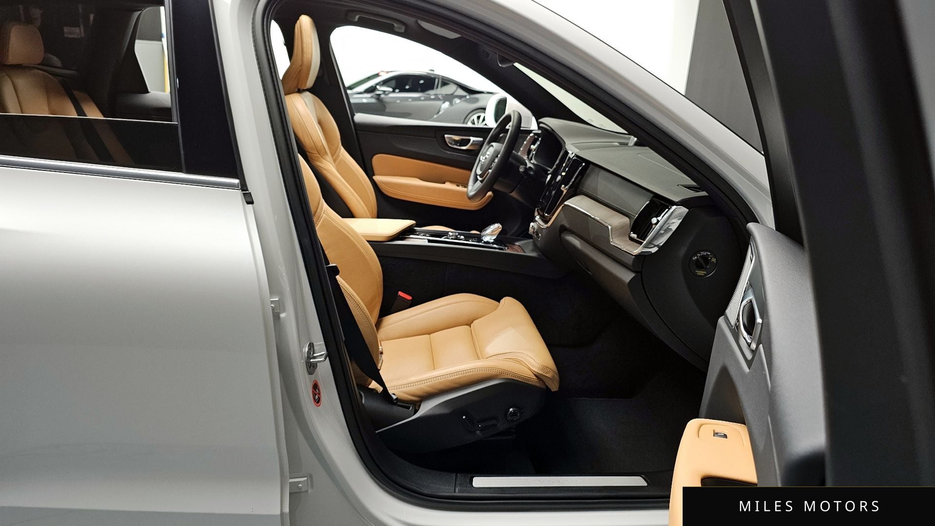 Volvo XC60 2023 — миниатюра 11