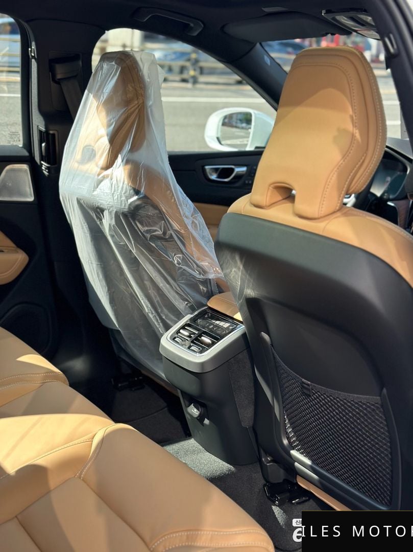 Volvo XC60 2025 — миниатюра 7