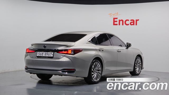 Лексус ES300h 2019 — миниатюра 2