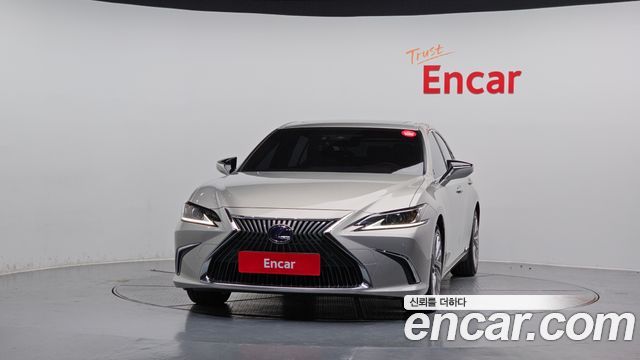 Лексус ES300h 2019 — миниатюра 3