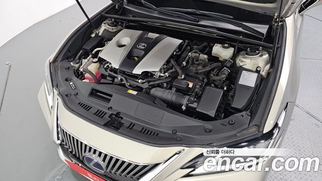 Лексус ES300h 2019 — миниатюра 6