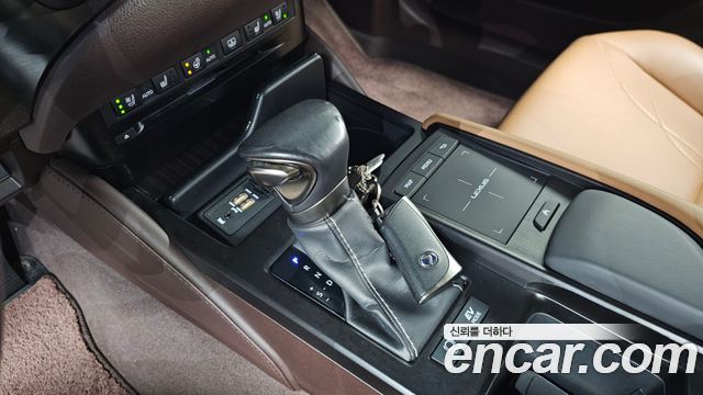 Лексус ES300h 2019 — миниатюра 9