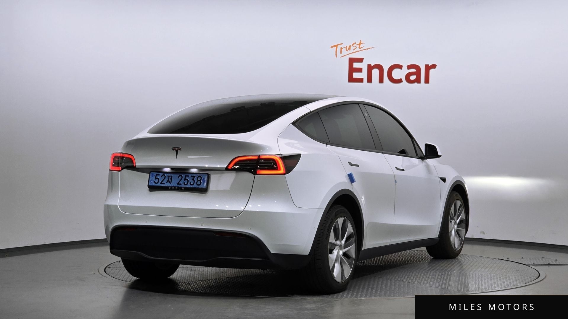 Tesla Model Y 2022 — миниатюра 2