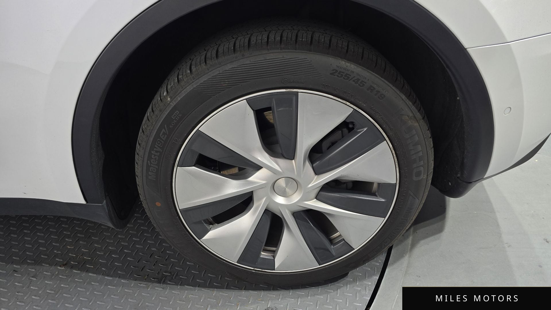 Tesla Model Y 2022 — миниатюра 5