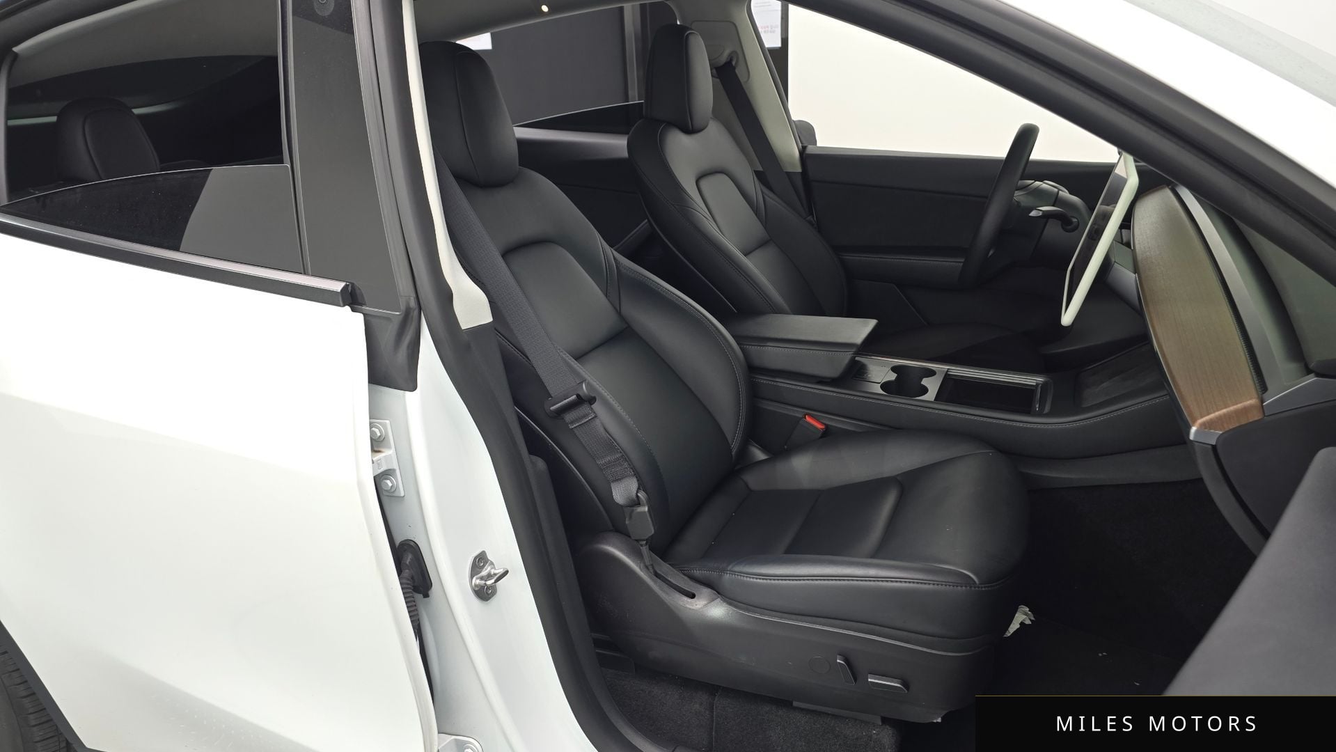 Tesla Model Y 2022 — миниатюра 10