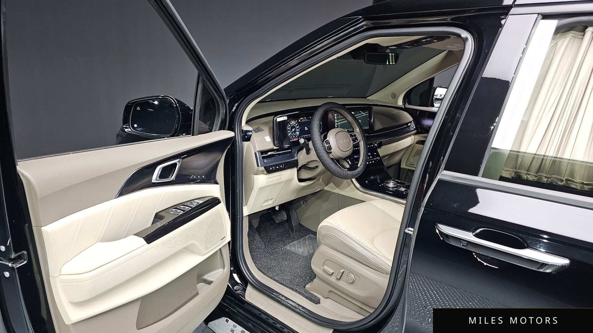 Kia Carnival 2023 — миниатюра 10