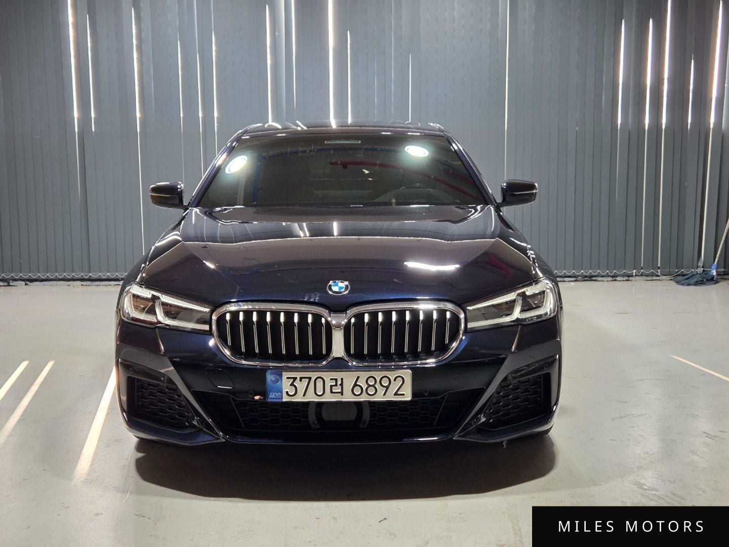 BMW 5 Series (G30) 2022 — миниатюра 2