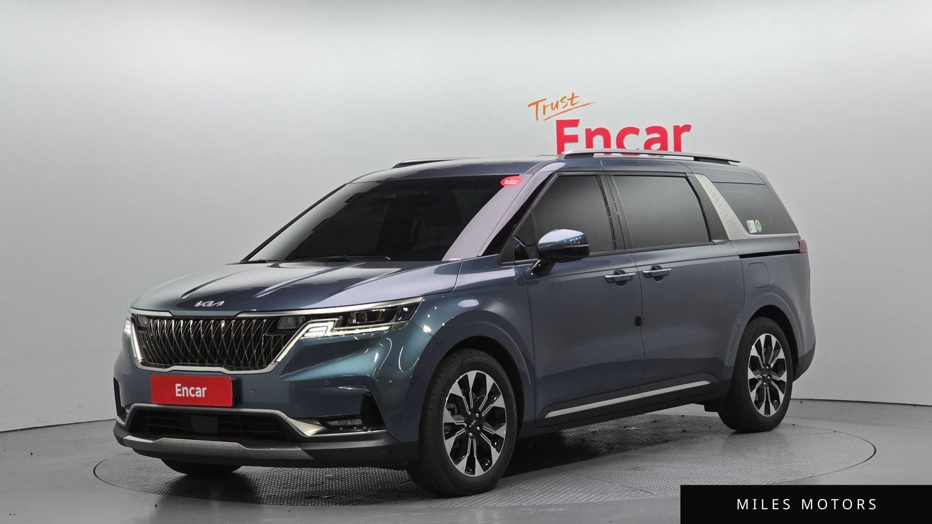 Kia Carnival 2023 — фото 1 из 12