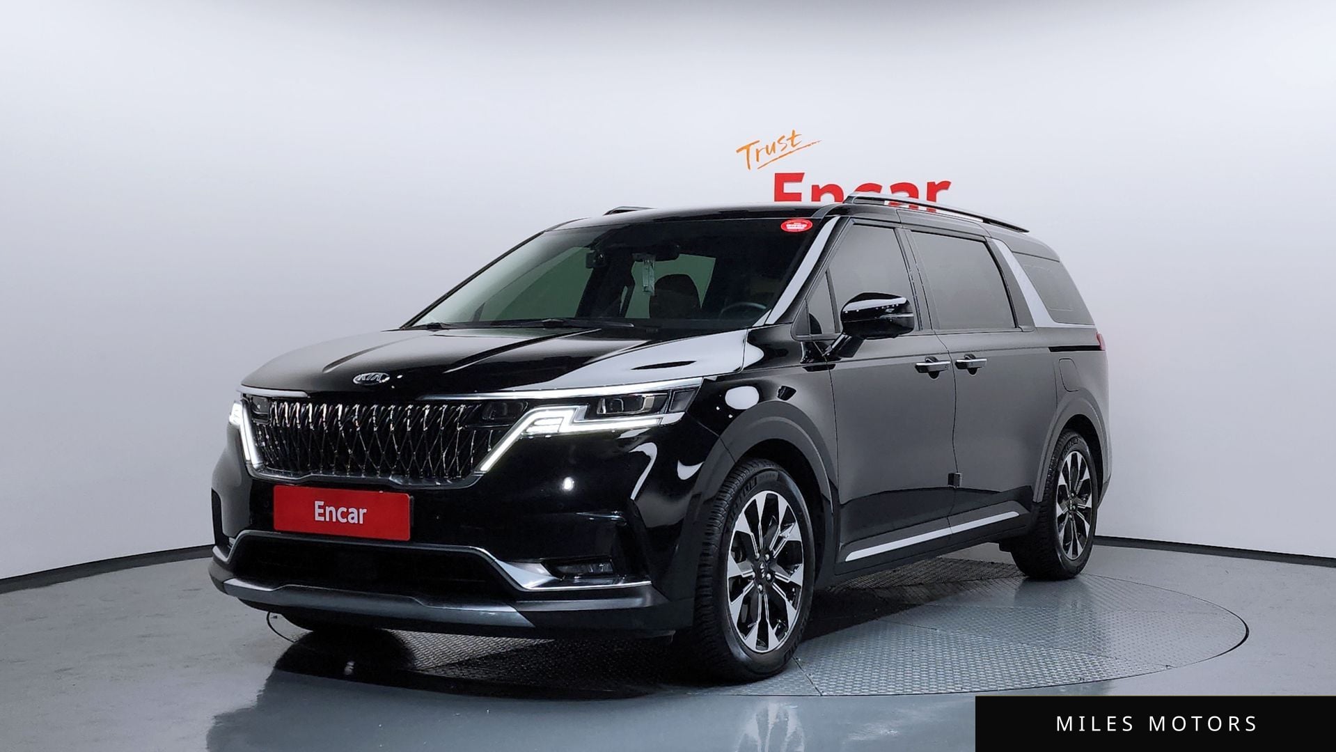 Kia Carnival 2021 — фото 1 из 12