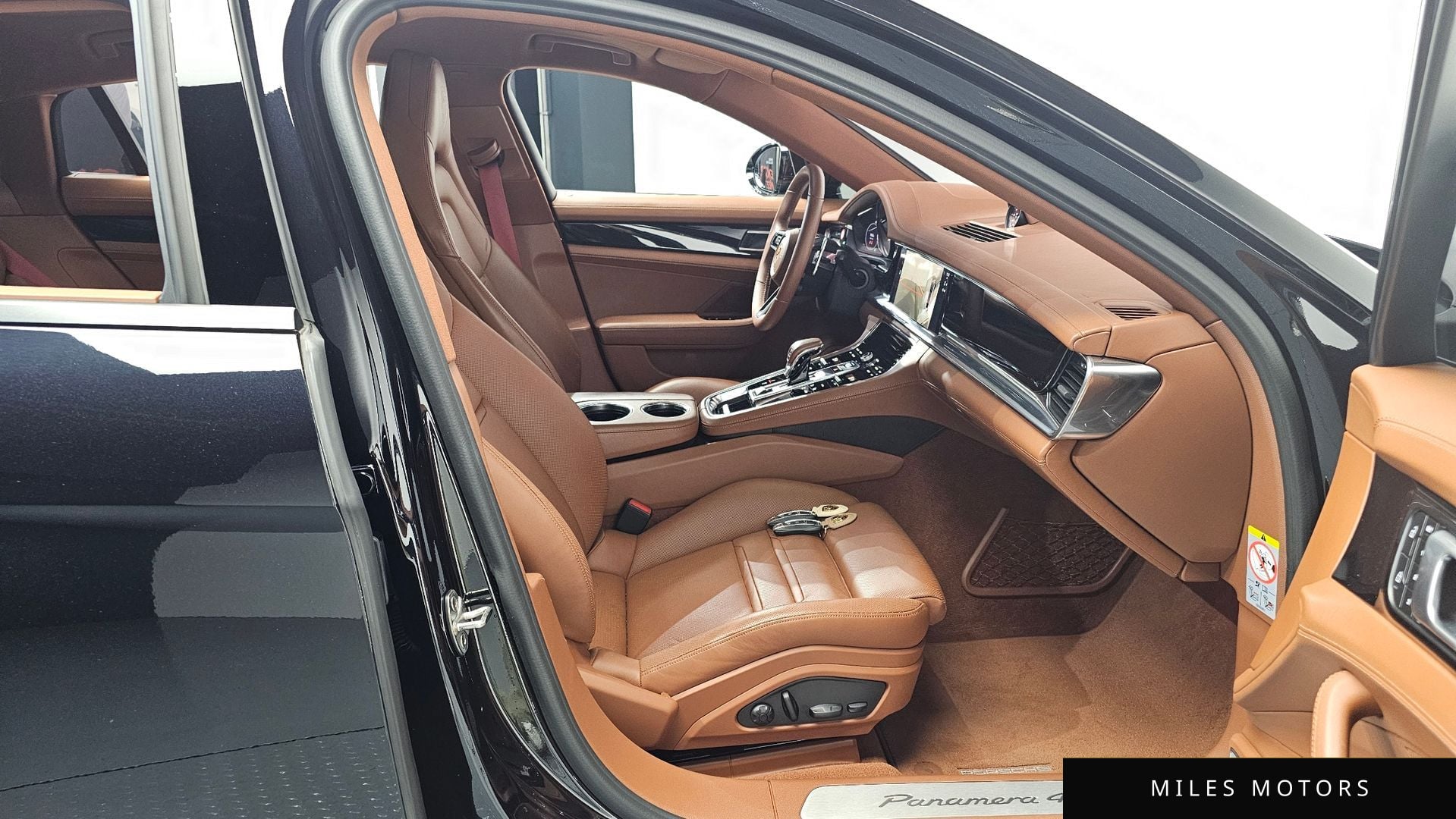 Porsche Panamera 2022 — миниатюра 11