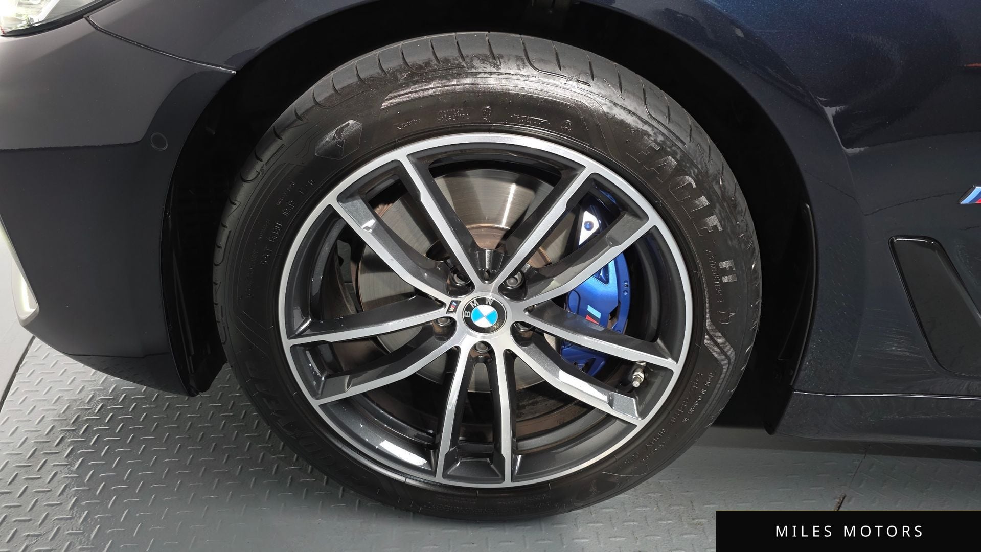 BMW 5 Series (G30) 2023 — миниатюра 4