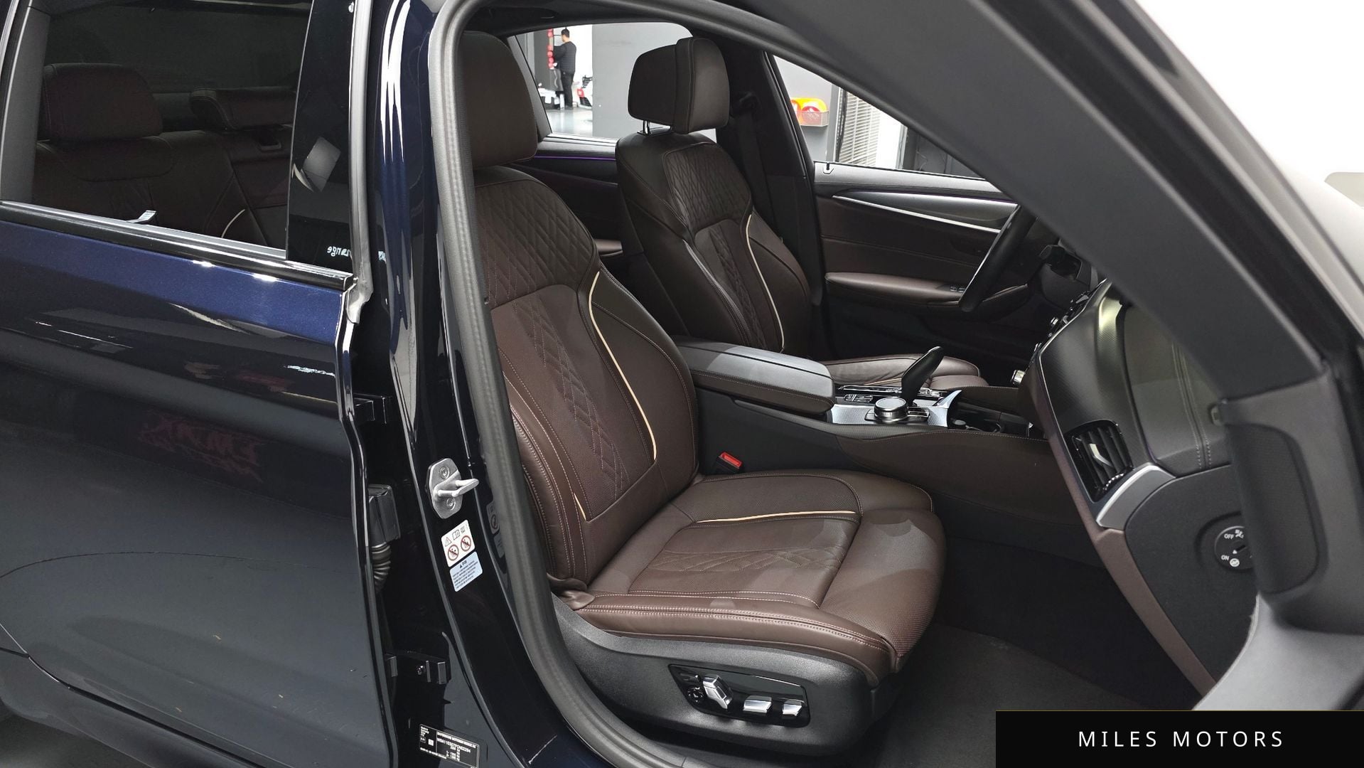 BMW 5 Series (G30) 2023 — миниатюра 9