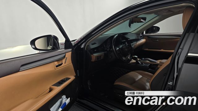 Лексус ES300h 2017 — миниатюра 10