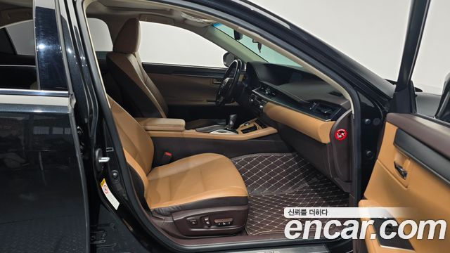 Лексус ES300h 2017 — миниатюра 11