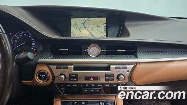 Лексус ES300h 2017 — миниатюра 15