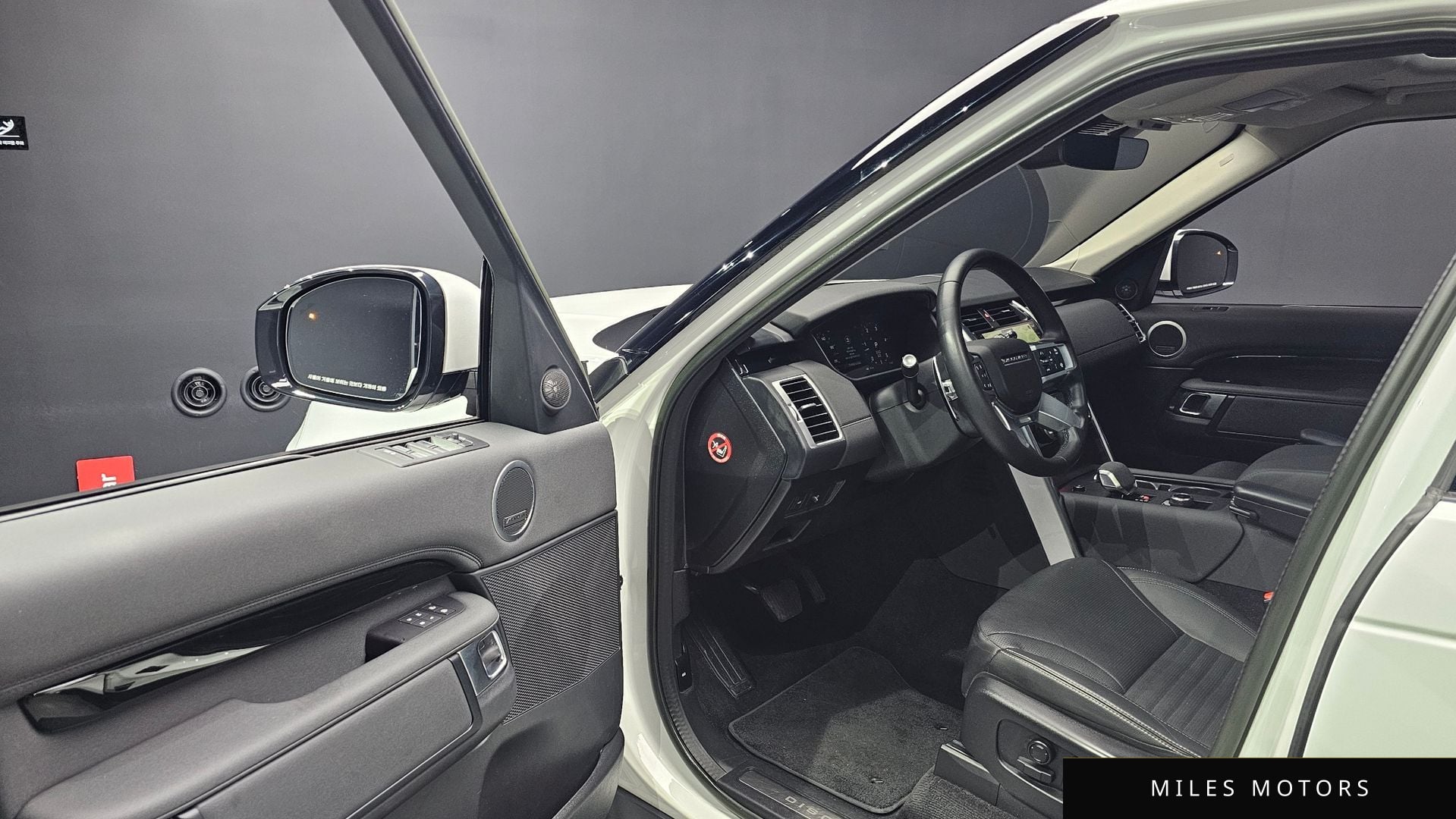 Land Rover Discovery 2023 — миниатюра 10