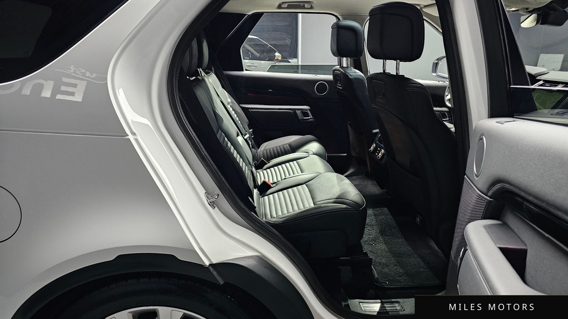 Land Rover Discovery 2023 — миниатюра 12