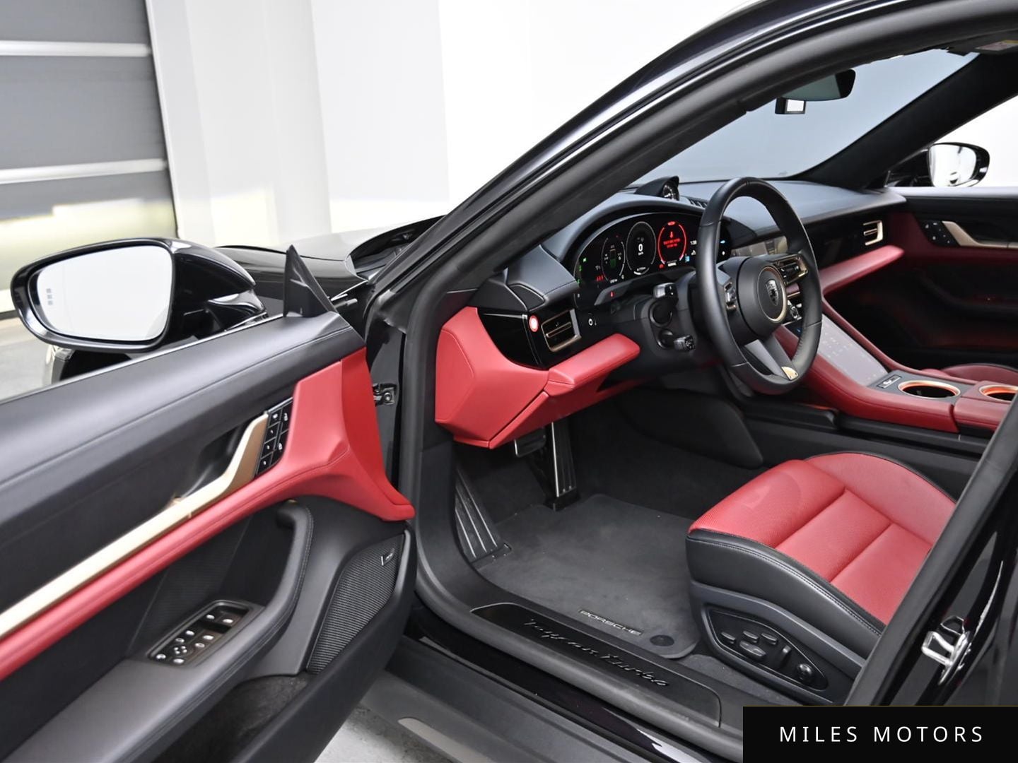 Porsche Taycan 2025 — миниатюра 11