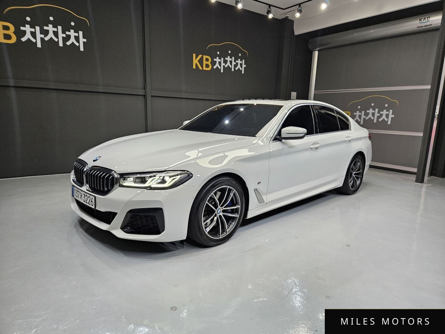 BMW 5 Series (G30) 2023 — фото 1 из 12