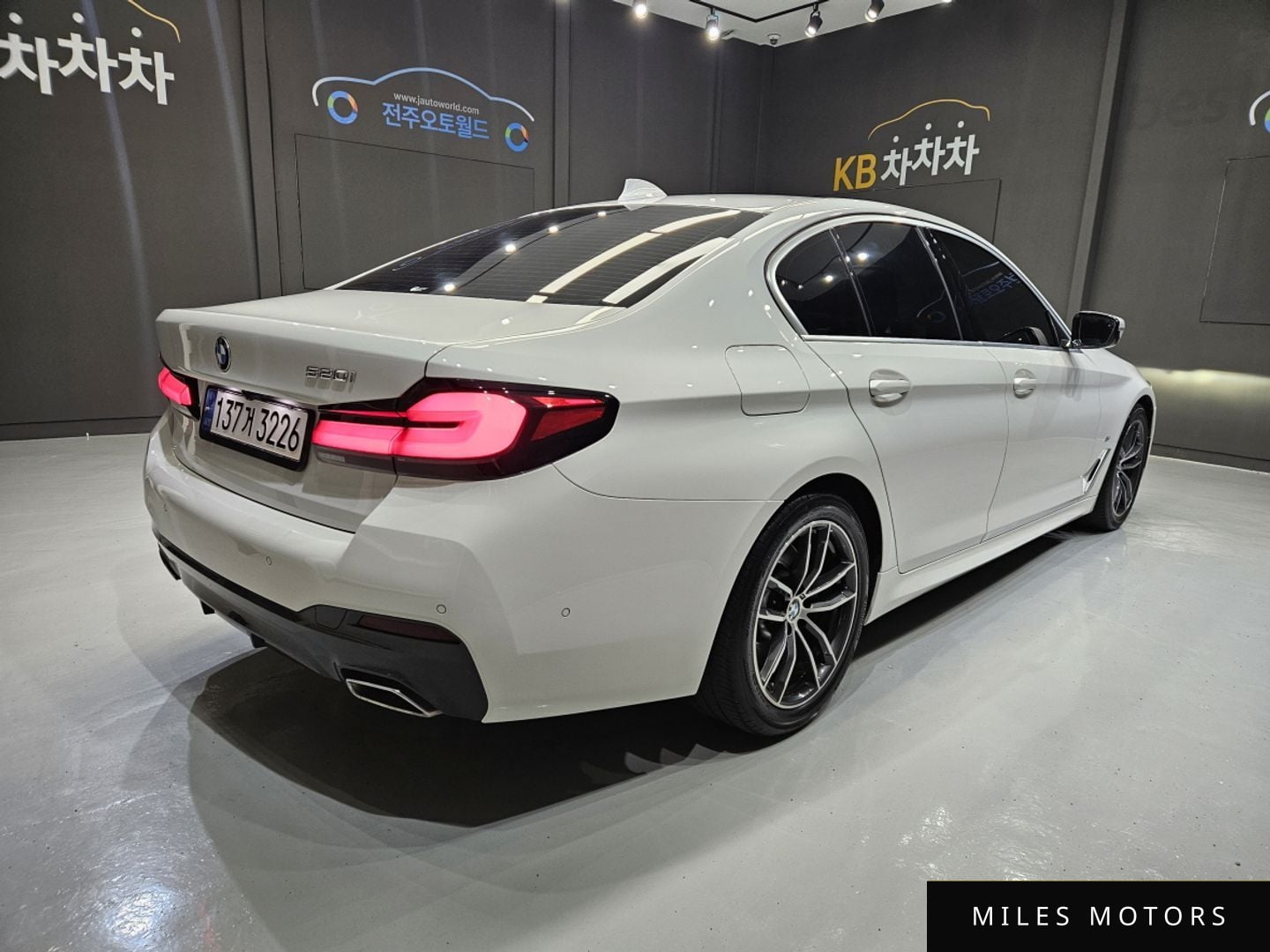 BMW 5 Series (G30) 2023 — миниатюра 2