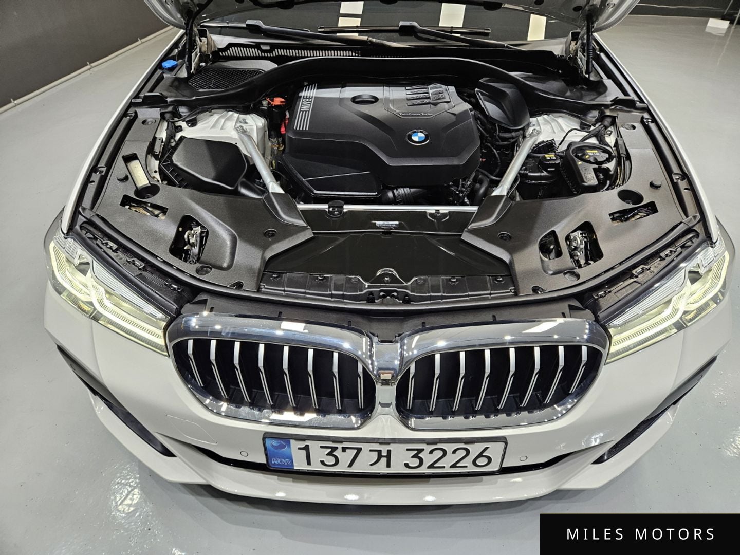 BMW 5 Series (G30) 2023 — миниатюра 6