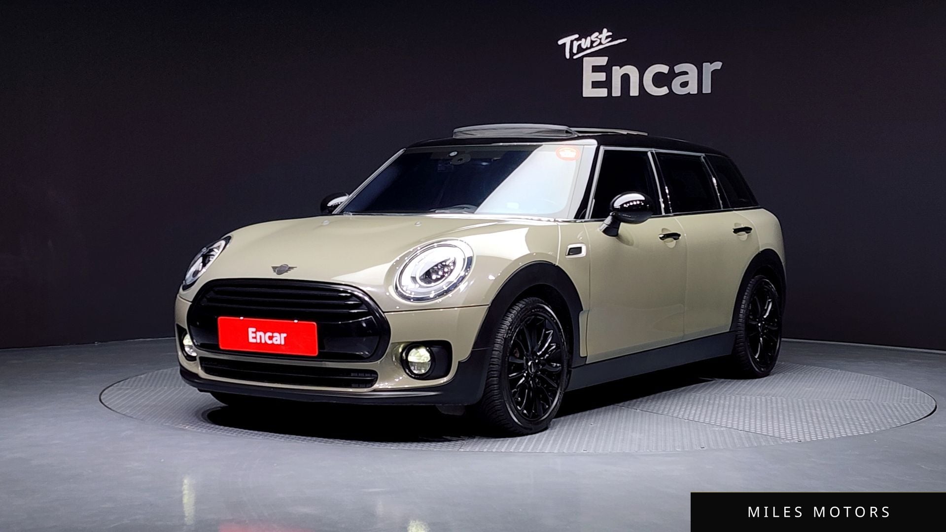 MINI Clubman 2019 — фото 1 из 12