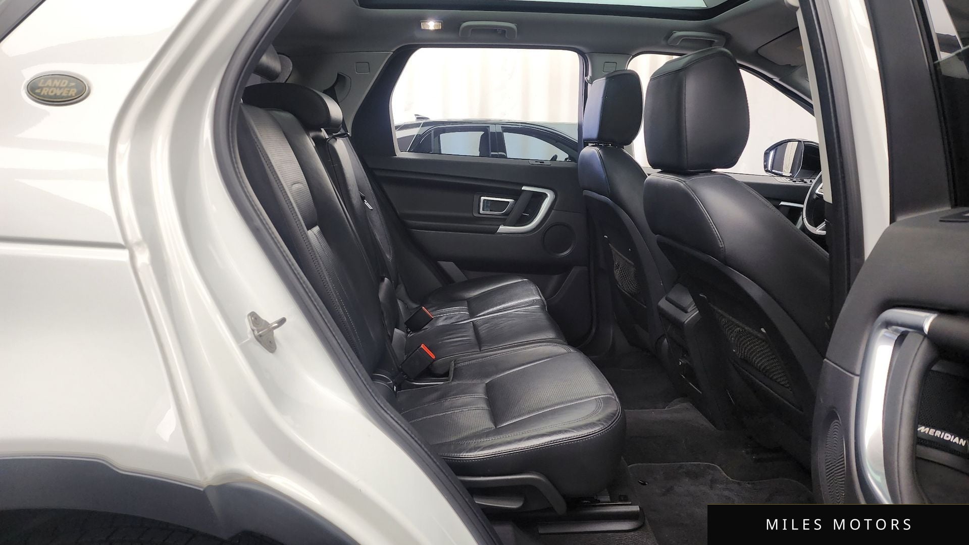 Land Rover Discovery Sport 2017 — миниатюра 12