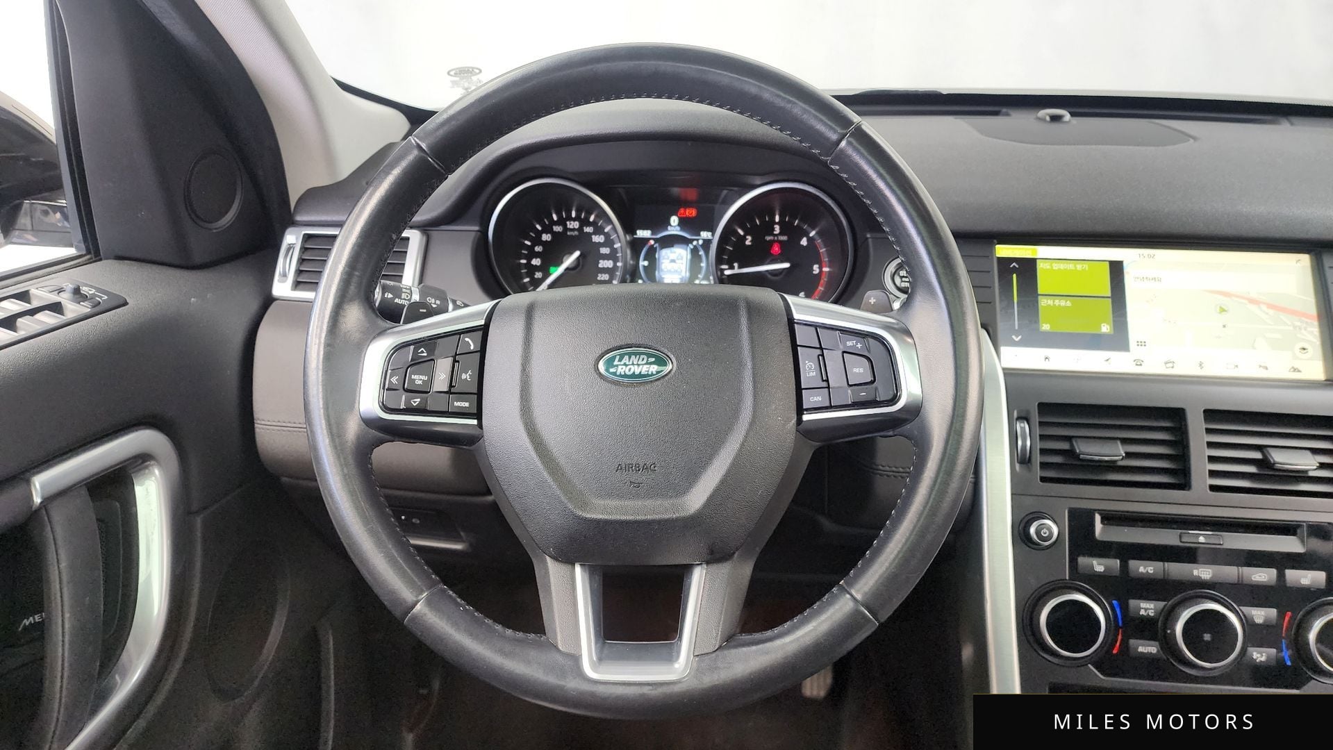 Land Rover Discovery Sport 2017 — миниатюра 13