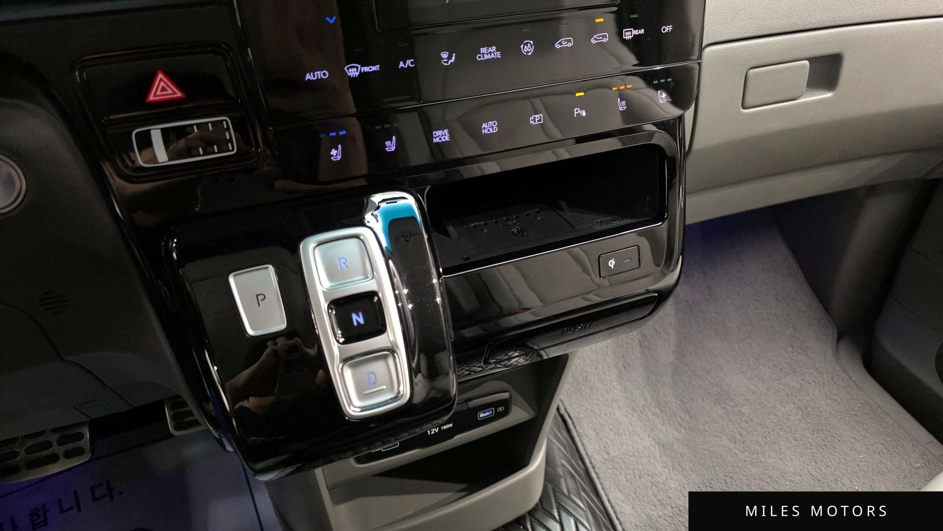 Hyundai Staria 2023 — миниатюра 9