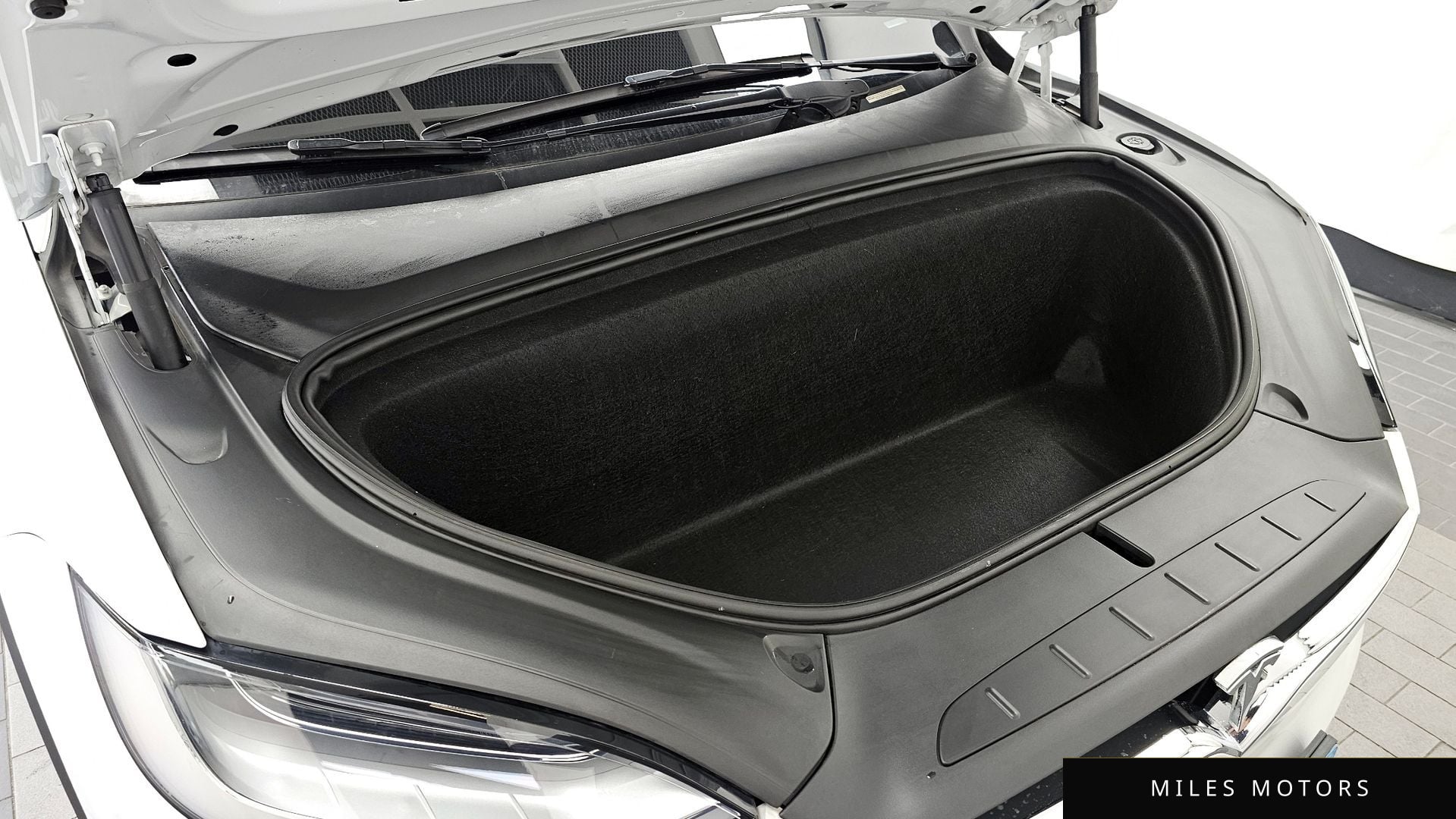 Tesla Model X 2020 — миниатюра 6