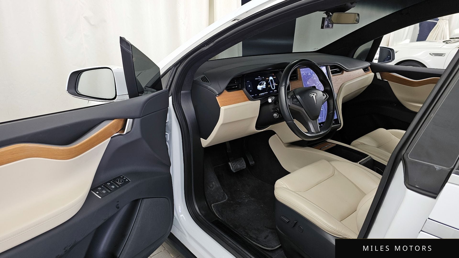 Tesla Model X 2020 — миниатюра 10
