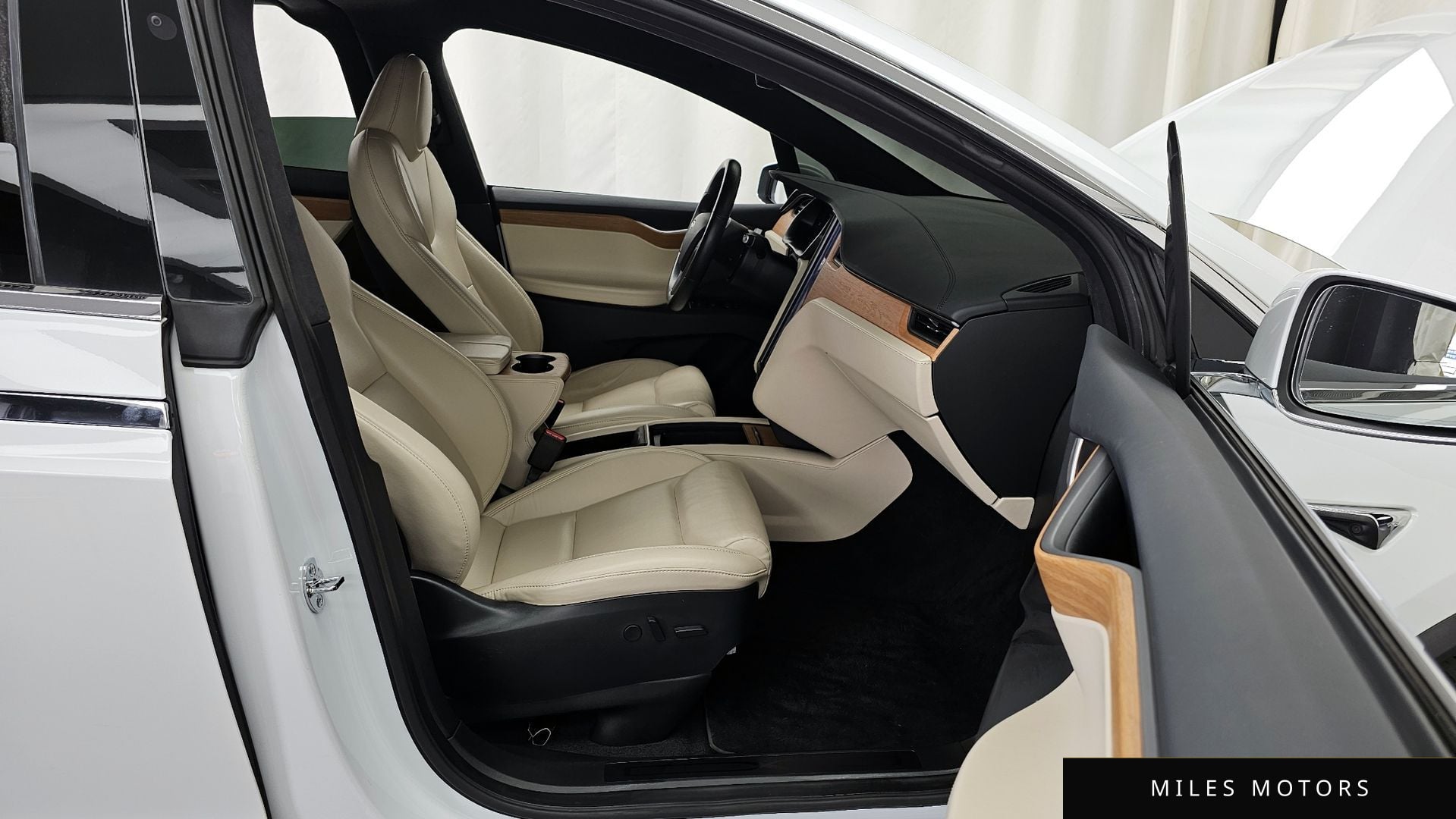 Tesla Model X 2020 — миниатюра 11