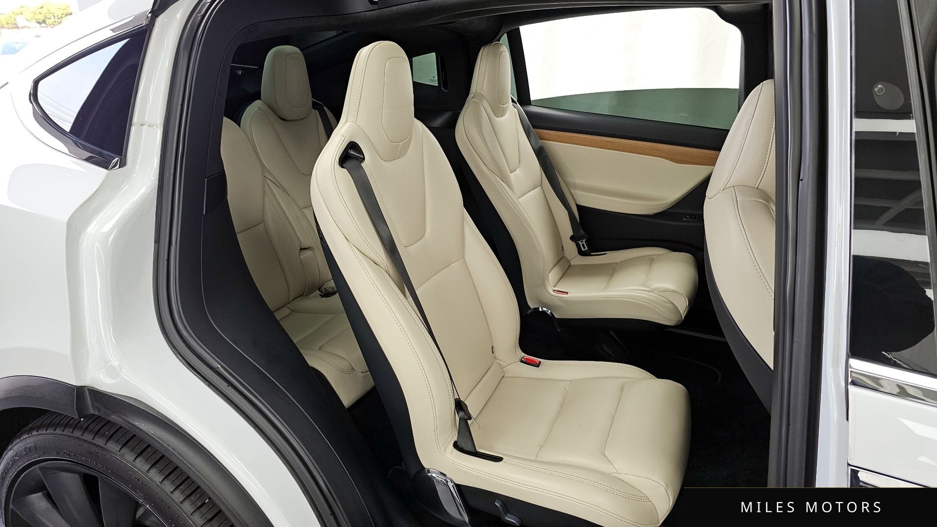 Tesla Model X 2020 — миниатюра 12