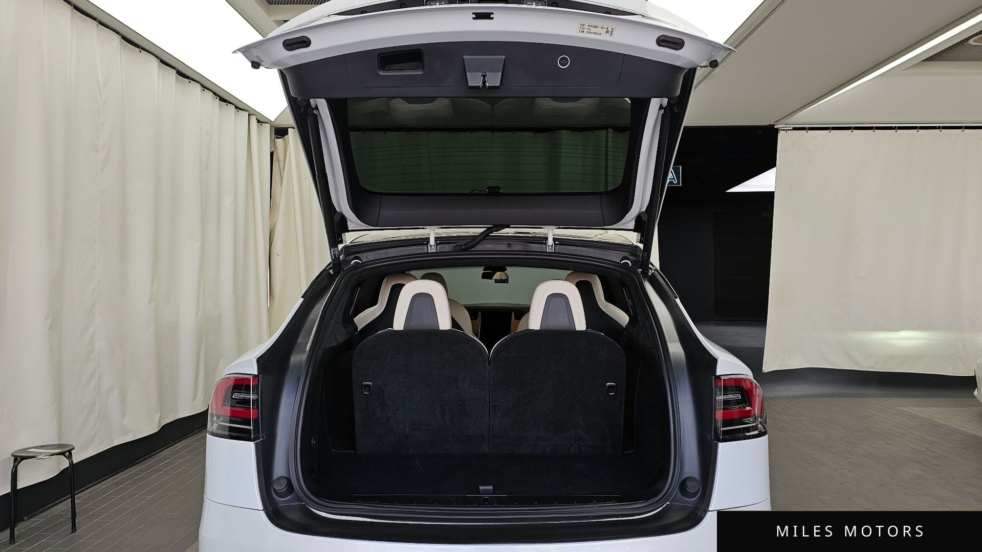 Tesla Model X 2020 — миниатюра 20