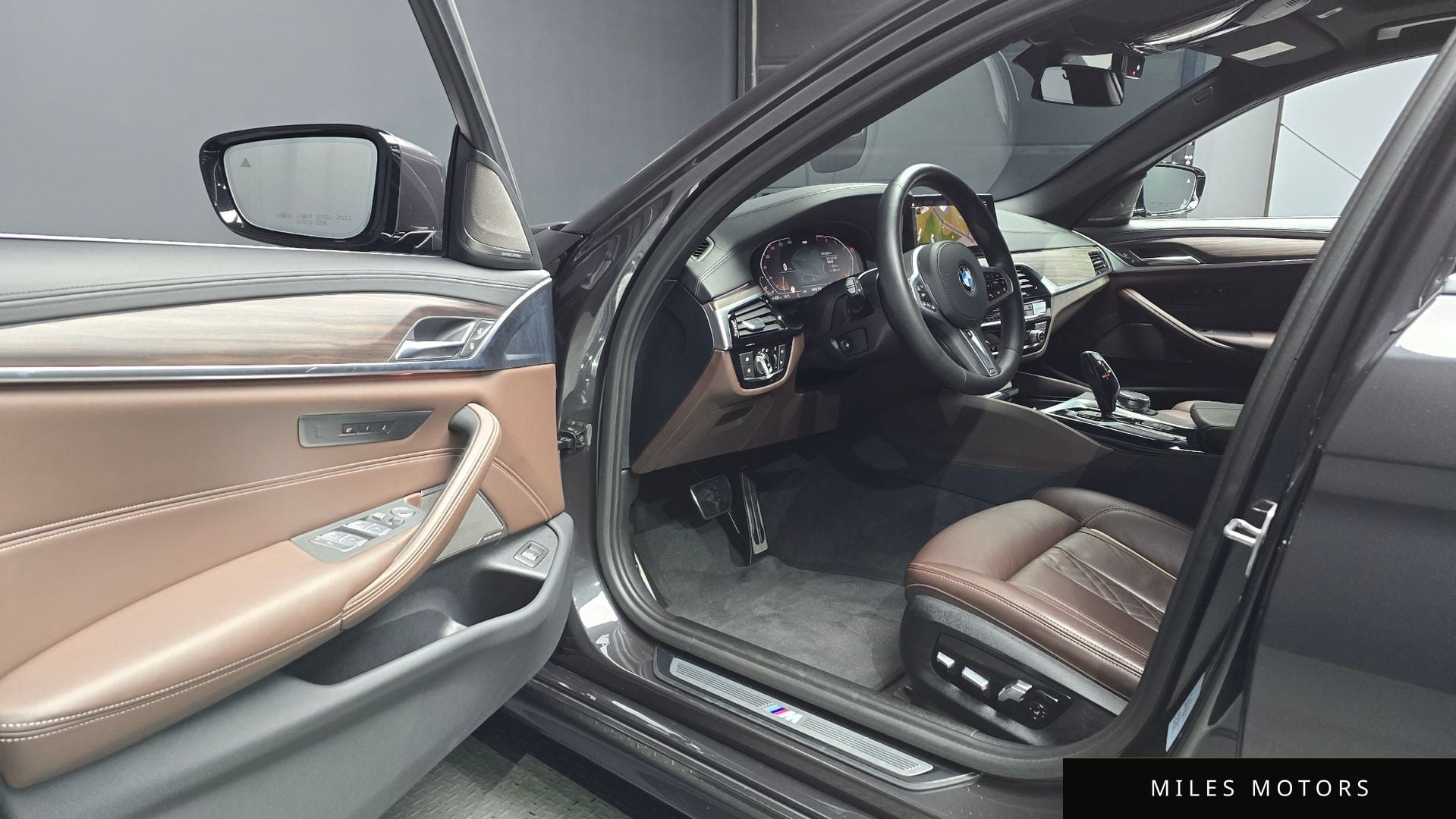 BMW 5 Series (G30) 2020 — миниатюра 11