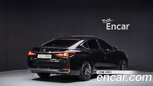 Лексус ES300h 2019 — миниатюра 2